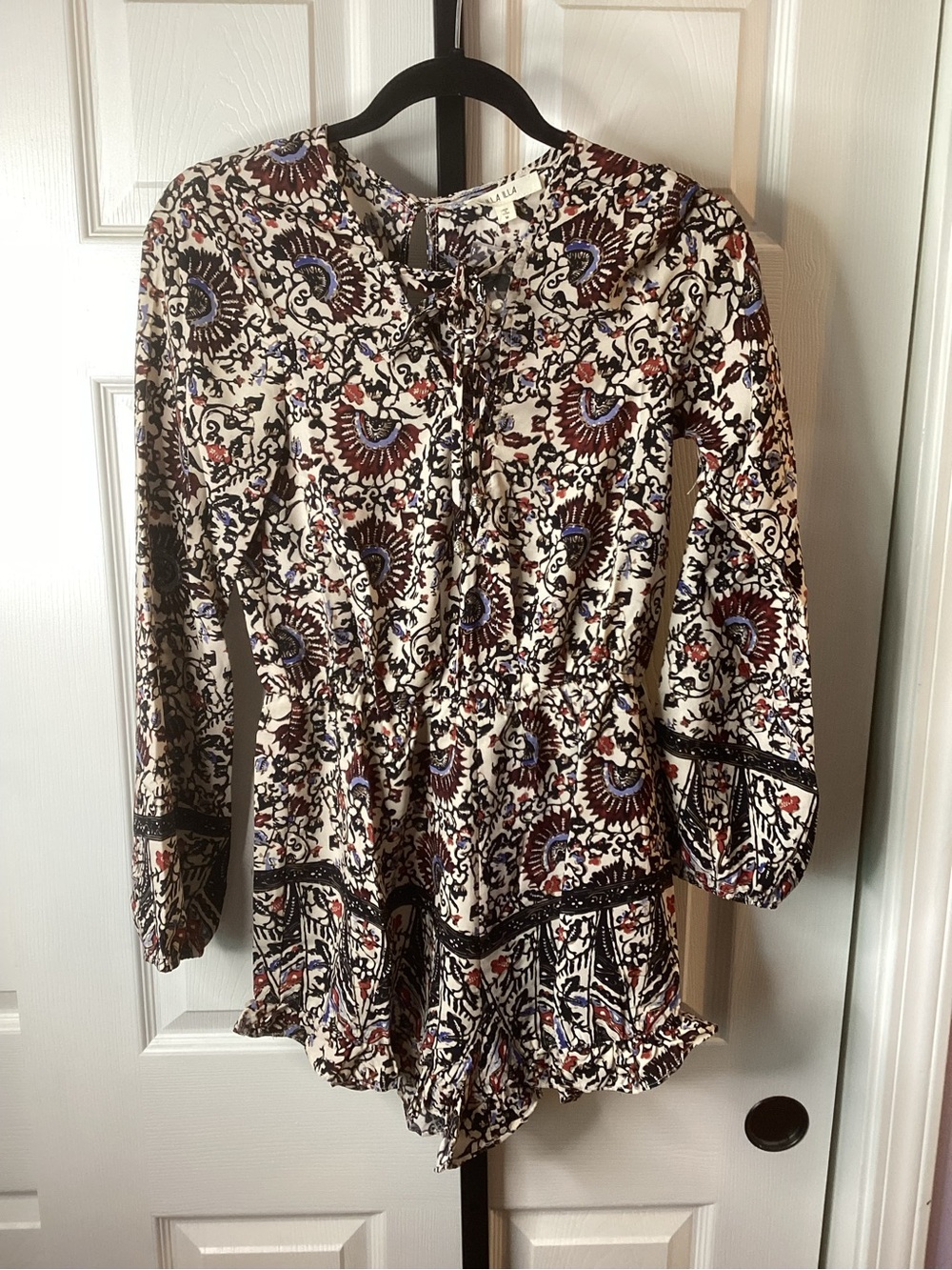 ILLA ILLA Floral Paisley Romper, size Medium,NWT